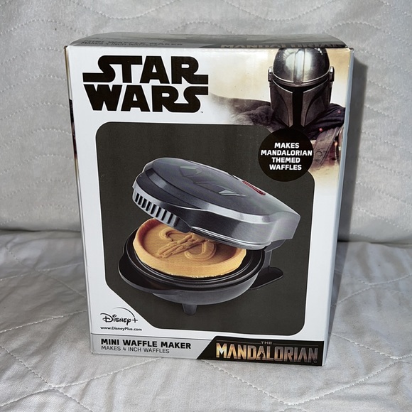 Star Wars The Mandalorian Mini Waffle Maker NWT - Picture 4 of 6